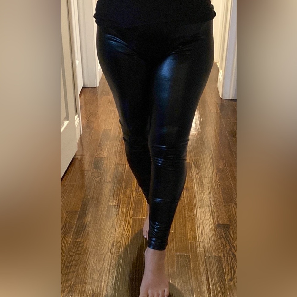 NWT Black shiny leggings - Picture 4 of 5